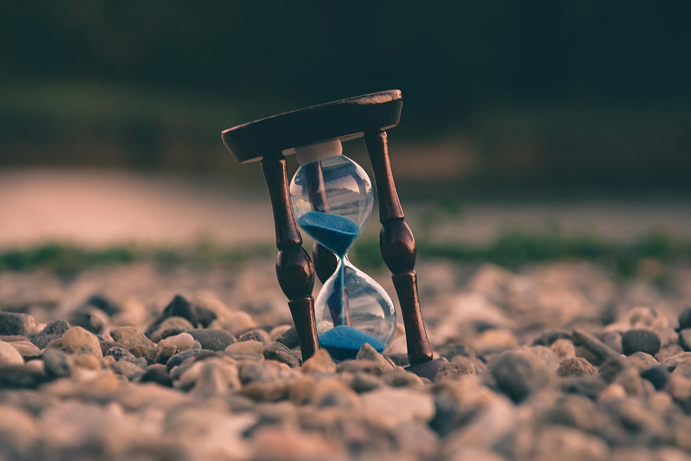 Clock marking the date a payday loan repayment is due