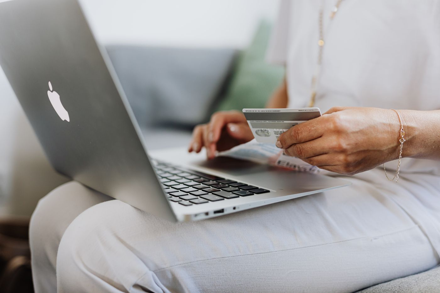 Person applying for an installment loan online